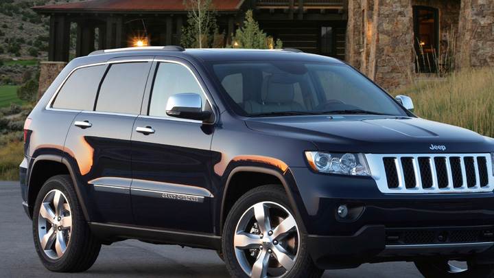 2011 Jeep Grand Cherokee In Black Side Pose